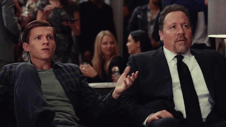 Tom Holland e Jon Favreau em comercial de "Homem-Aranha: De Volta ao Lar" - Reprodução - Reprodução