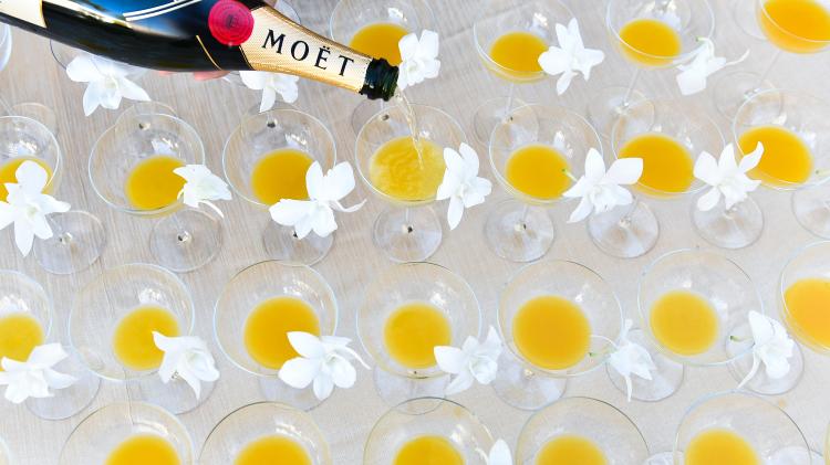 O drink de cachaça e champanhe desenvolvido pela atriz Camilla Belle para ser servido no Globo de Ouro 2019 - Getty Images - Getty Images