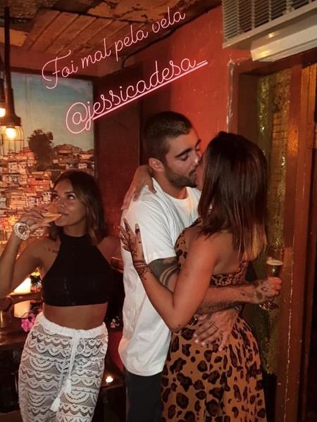 Pedro Scooby beija Anitta em foto e brinca com amiga: "Vela" - Reprodução/Instagram