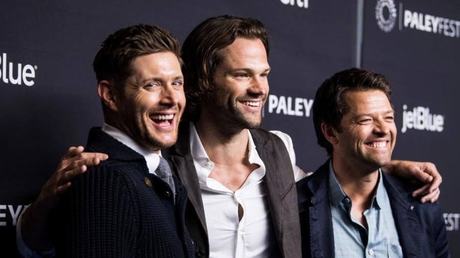 Jensen Ackles, Jared Padalecki e Misha Collins comentam o fim da série Supernatural - Getty Images