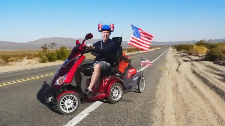 Inglês tenta ir da costa oeste até a costa leste dos EUA de scooter - Reprodução