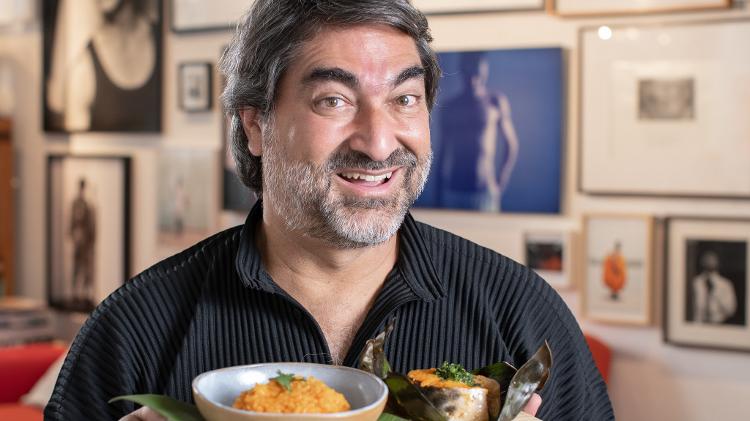 zeca camargo com peixe na folha de bananeira - UOL - UOL