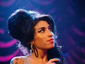 Amy Winehouse: voz da mulher de 20, como ela lidaria com a crise dos 40?