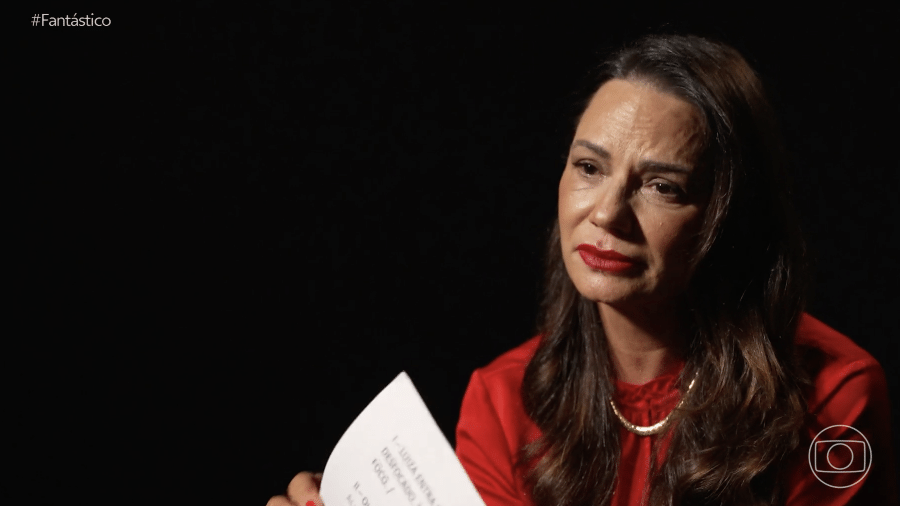 Luiza Brunet chora ao ler relato de violência doméstica no Fantástico