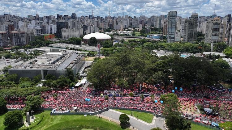 Vista aérea do Carnaval no Parque Ibirapuera durante o bloco Bem Sertanejo, de Michel Teló