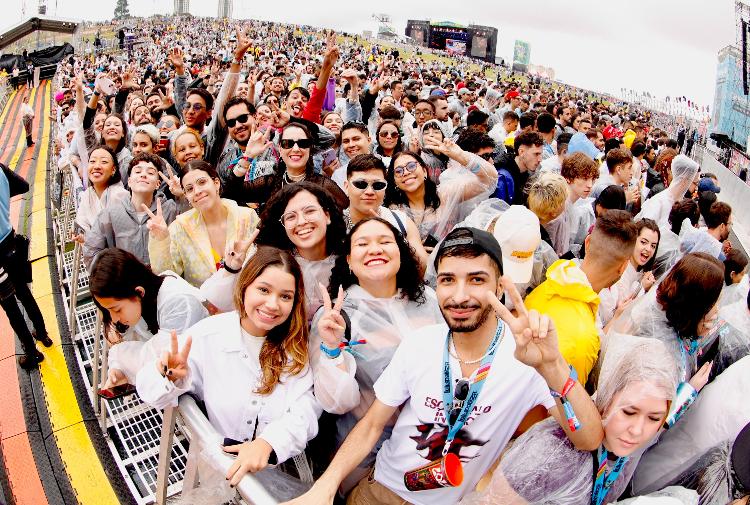 Público se diverte durante o Lollapalooza 2024