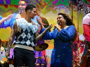 Tim Music: Preta Gil celebra a vida em Copacabana