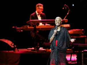 Bacharach, Hal e eu formamos 'trisal' que deu certo, brinca Dionne Warwick