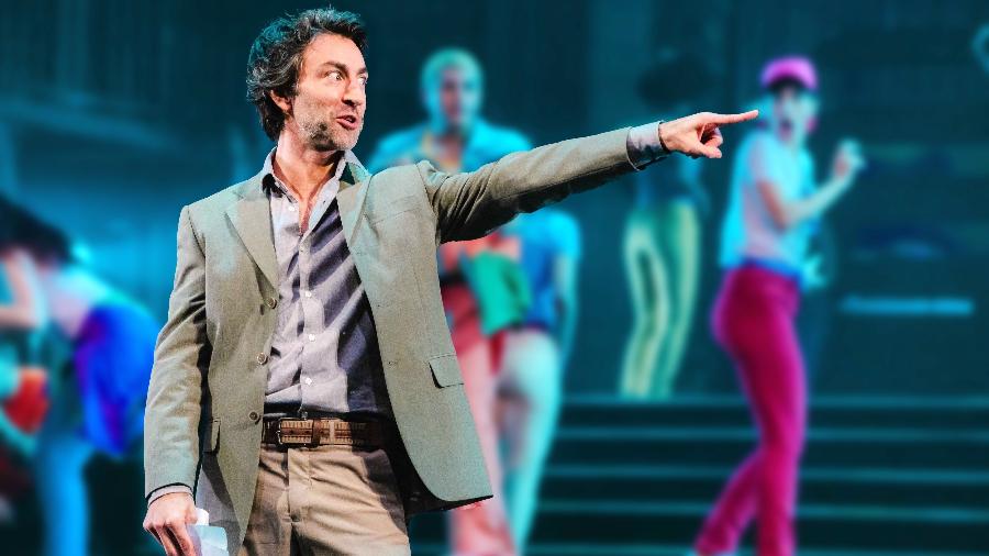 Rodrigo Pandolfo vive Roberto Medina no musical 'Sonhos, Lama e Rock and Roll' Rodrigo Pandolfo vive Roberto Medina no musical 'Sonhos, Lama e Rock and Roll'