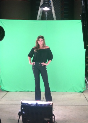 Cristiana Oliveira nos bastidores de gravação de chamada para a novela "A Terra Prometida" - Cintia Lopes/Divulgação/Record   - Cintia Lopes/Divulgação/Record  