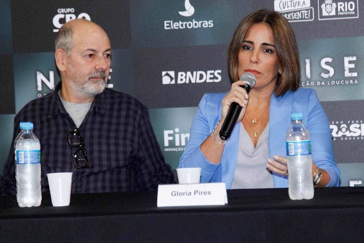 12.abr.2016 - O diretor Roberto Berliner e a atriz Glória Pires conversam com os jornalistas na coletiva de imprensa do filme "Nise - O Coração da Loucura" - Marcos Ribas/Brazil News