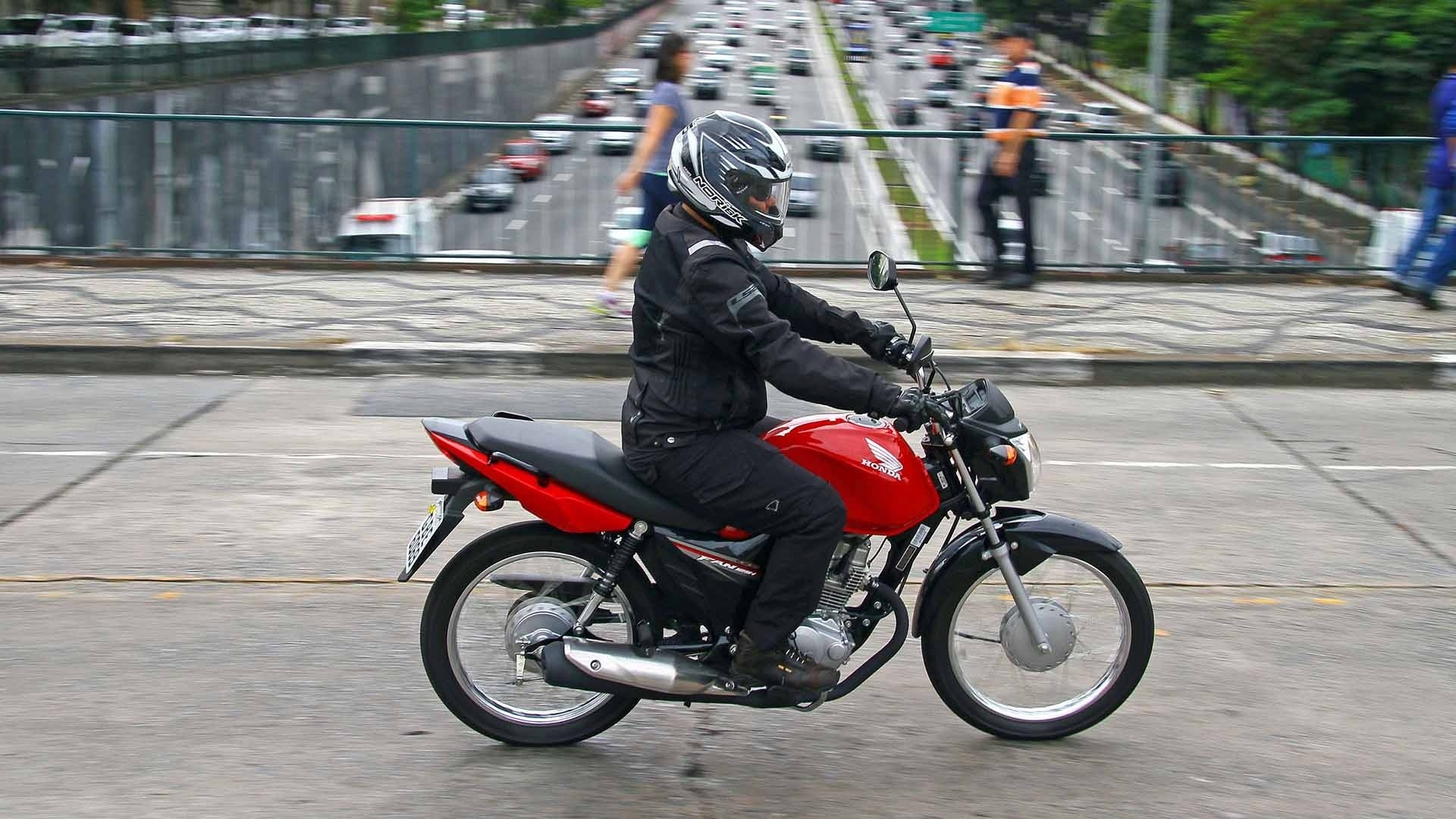 Honda CG 125i Fan - Mario Villaescusa/Infomoto