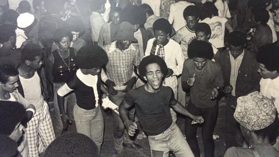 Imagem de baile 'soul' na década de 1970, no Rio de Janeiro