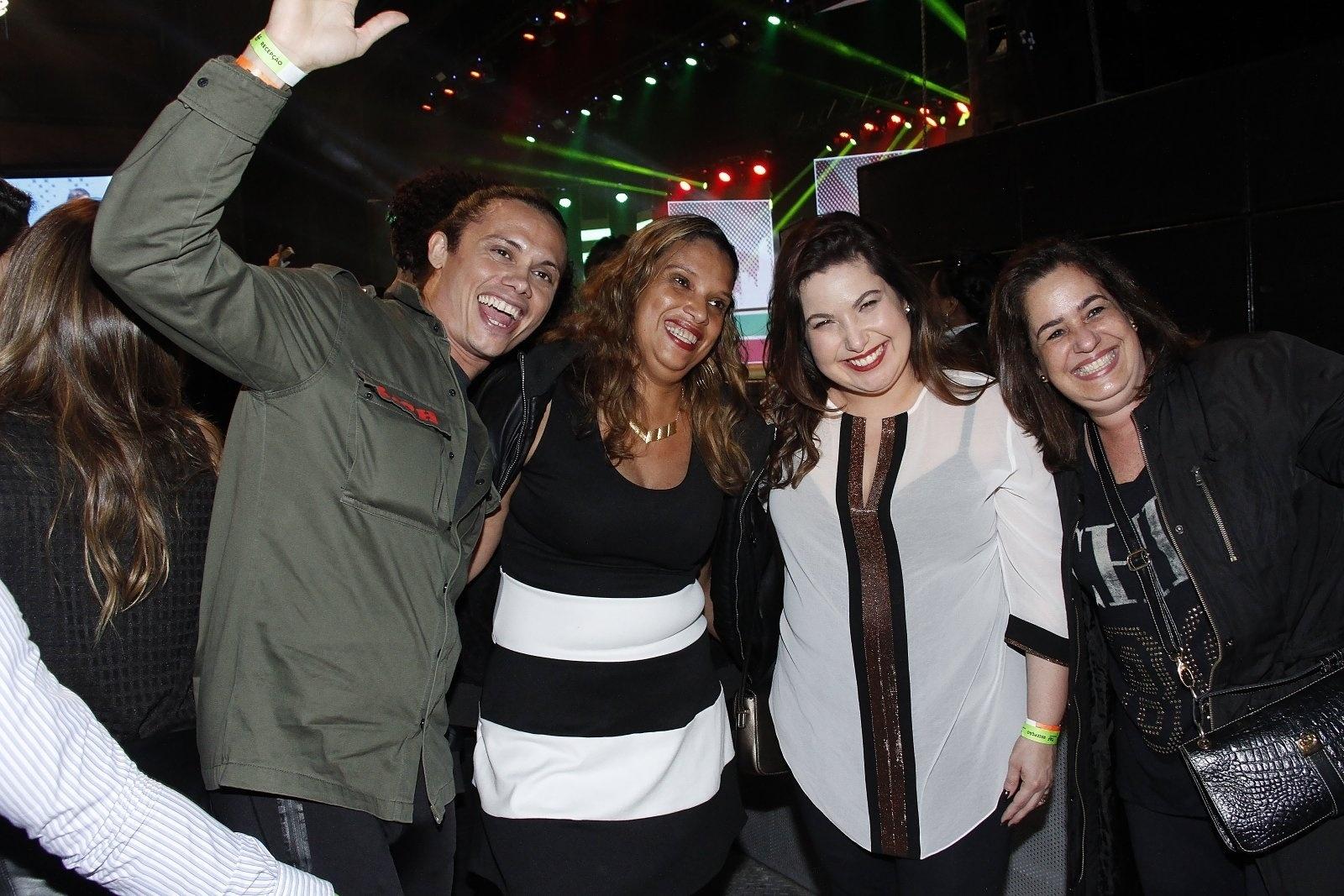 15.jul.2017 - Os atores Silvero Pereira e Mariana Xavier curtem show de Simone e Simaria no Rio - Marcos Ferreira / Brazil News