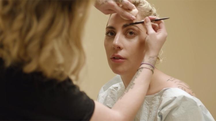 Lady Gaga maquiada em consulta médica - Reprodução/Netflix - Reprodução/Netflix