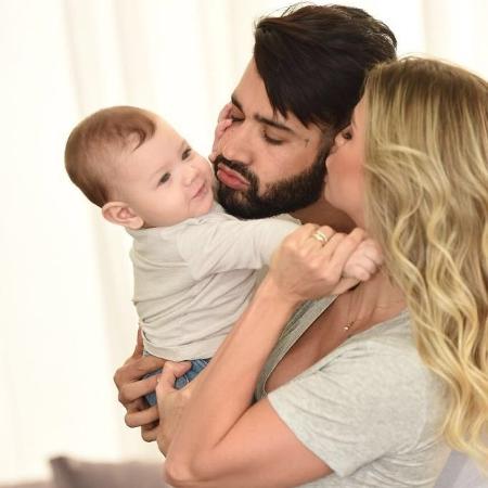 Gusttavo Lima e Andressa Suita com o filho, Gabriel - Divulgação - Divulgação