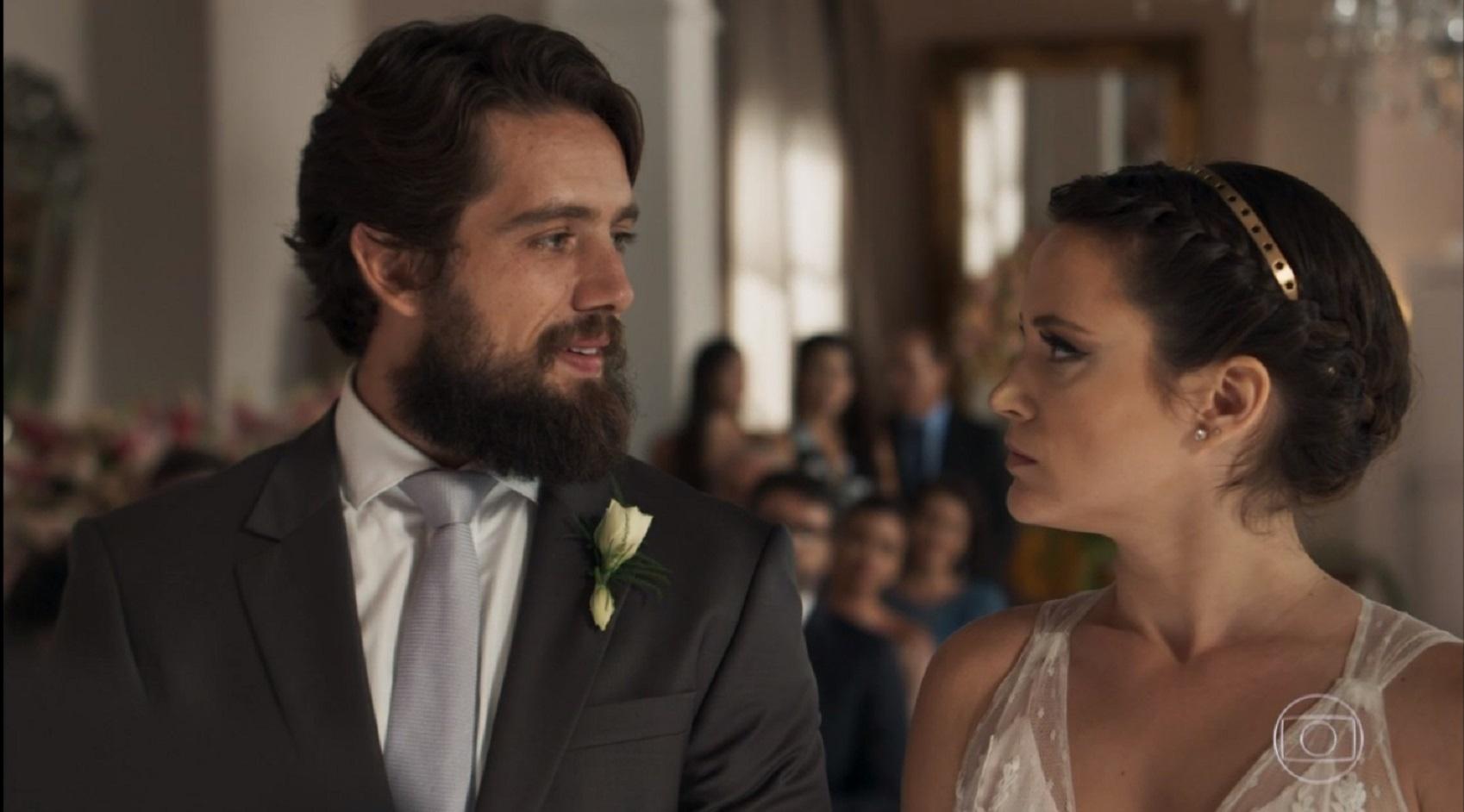 Clara desmascara Renato no altar - Reprodução/TV Globo