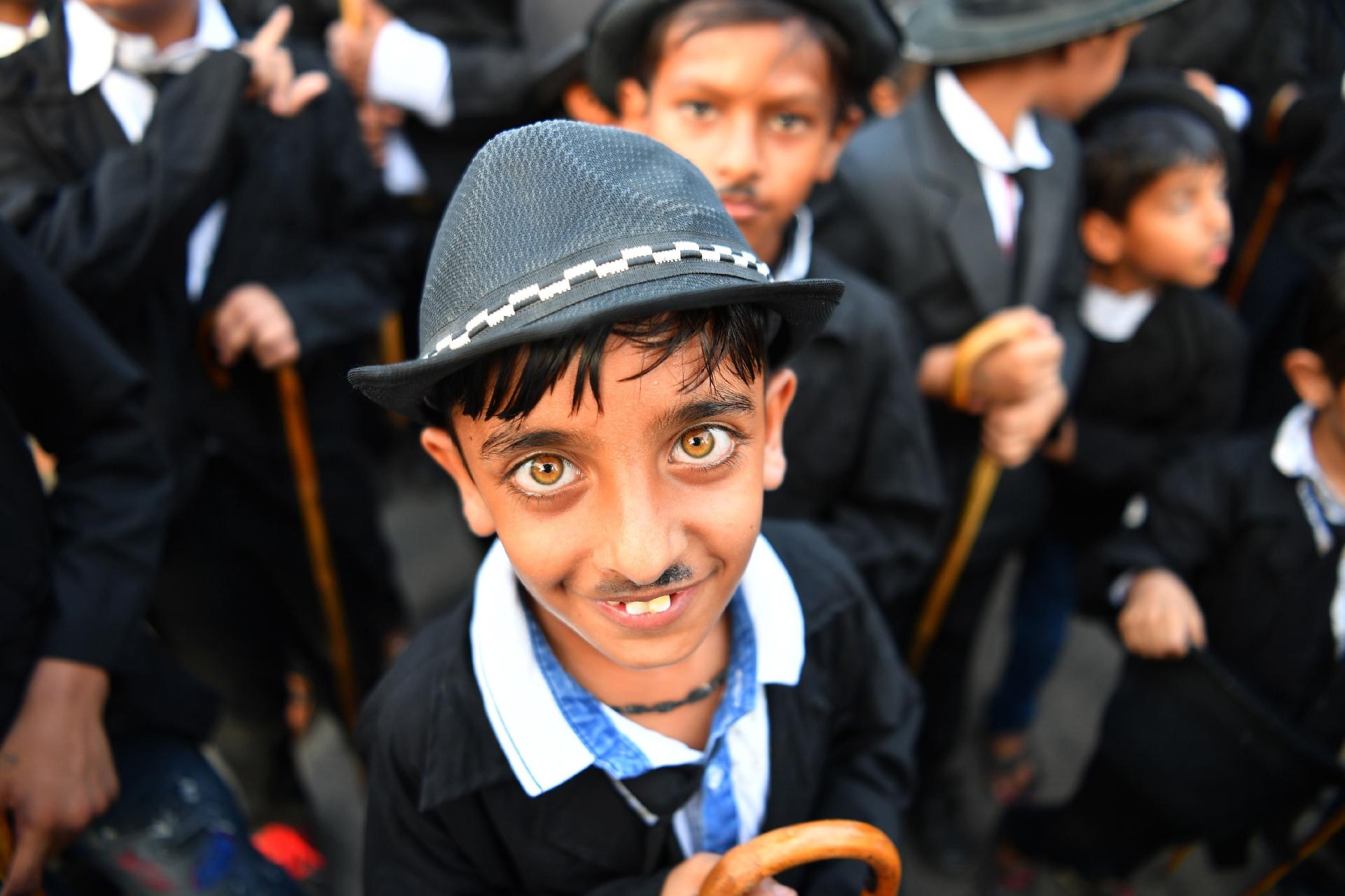 Charlie Chaplin - Aniversário na cidade de Adipur - Indranil Mukherjee/AFP