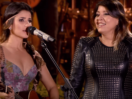 Paula Fernandes e Roberta Miranda dividem o palco no álbum ao vivo "Multishow Ao Vivo Paula Fernandes – Um Ser Amor" - Reprodução
