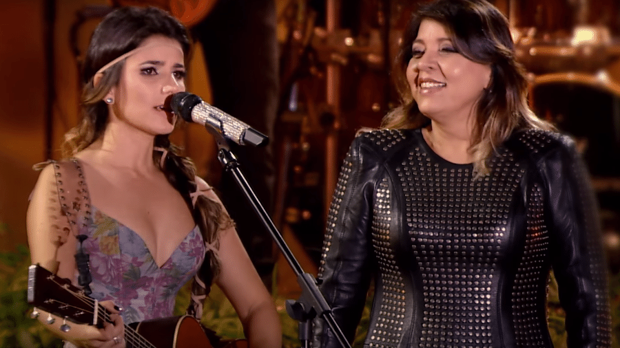Paula Fernandes e Roberta Miranda dividem o palco no álbum ao vivo "Multishow Ao Vivo Paula Fernandes – Um Ser Amor" - Reprodução