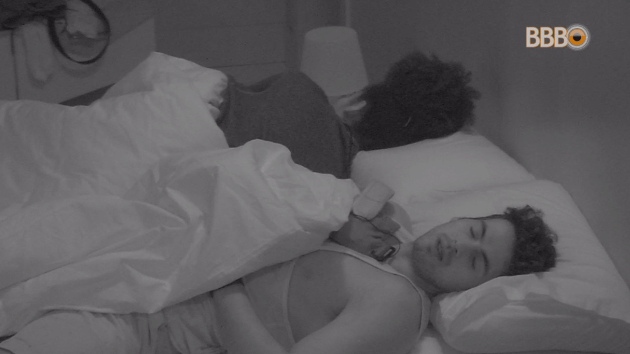 Gabrela e Maycon dividem cama no quarto Diamante - Reprodução/GlobosatPlay