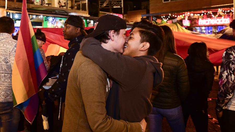 O casamento entre pessoas do mesmo sexo está prestes a se tornar lei no Chile, caso o Senado aprove a medida hoje - AFP
