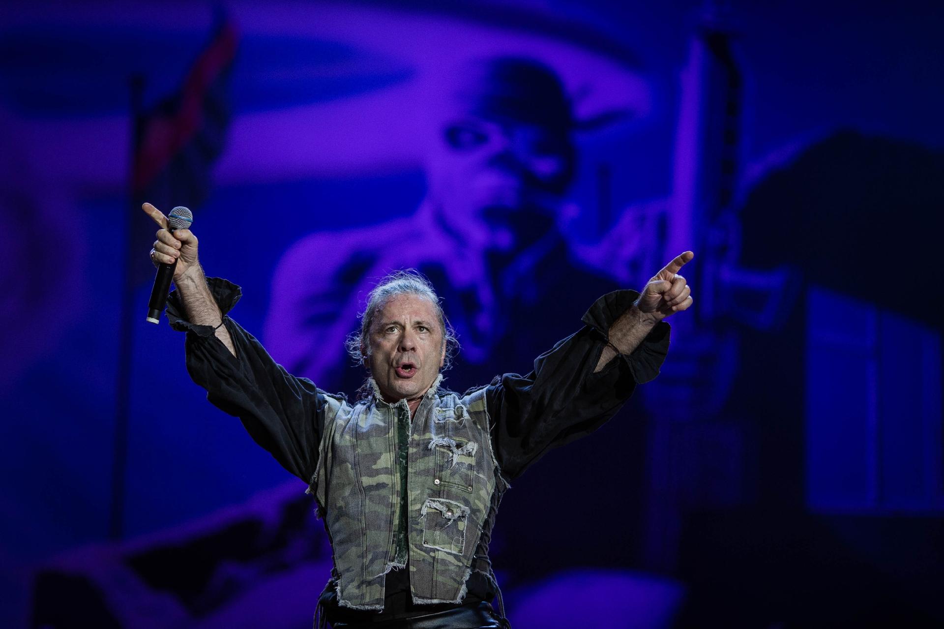 Bruce Dickinson, vocalista do Iron Maiden, em show no Rock in Rio - Eduardo Anizelli/Folhapress