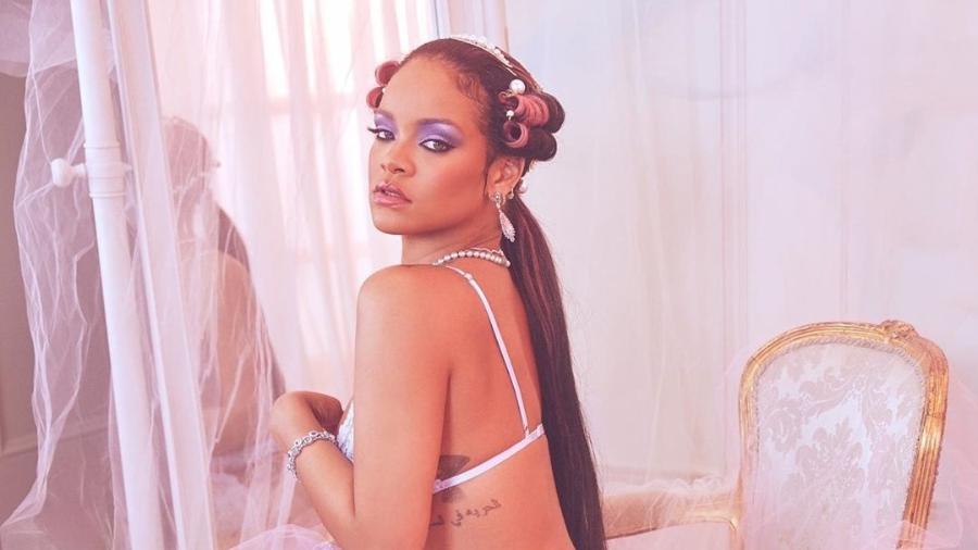 Rihanna posa com peça de sua marca de lingeria - Reprodução/Instagram