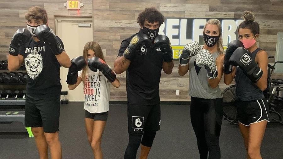 Vitor Belfort treina ao lado da família em Miami - Reprodução/Instagram @vitorbelfort