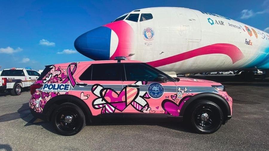 Ford Explorer da polícia de Miami pintado por Romero Britto para Outubro Rosa - Divulgação