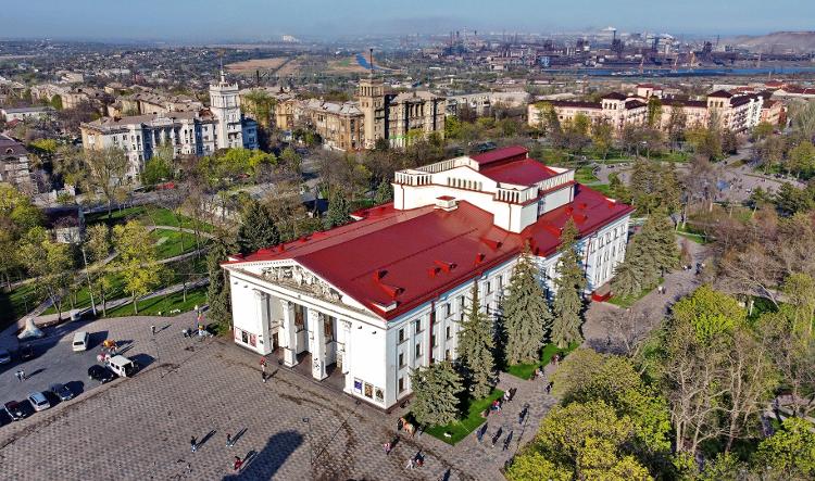 Mariupol Drama Theatre, photo before bombers seen in 2021 - Oleksandr Malyon/Creative Commons - Oleksandr Malyon/Creative Commons