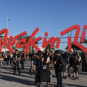 Fila gigante do Rock in Rio Card gera memes: 'Maior que a dos SUS