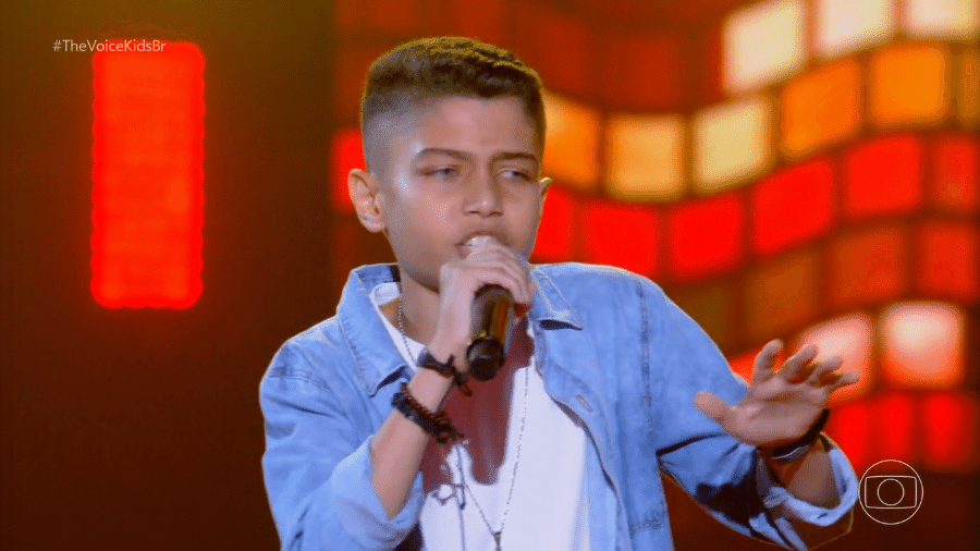 Arthur Vaz, de apenas 13 anos, cantou uma música sertaneja, mas nenhum jurado virou a cadeira no "The Voice Kids Brasil" - Reprodução/ TV Globo/ Globoplay