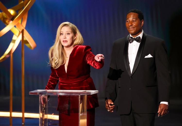 Christina Applegate apresenta prêmio no Emmy 2024