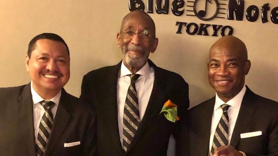 Donald Vega, Ron Carter e Russell Malone no Blue Tokyo Club; guitarrista morreu após apresentação no local