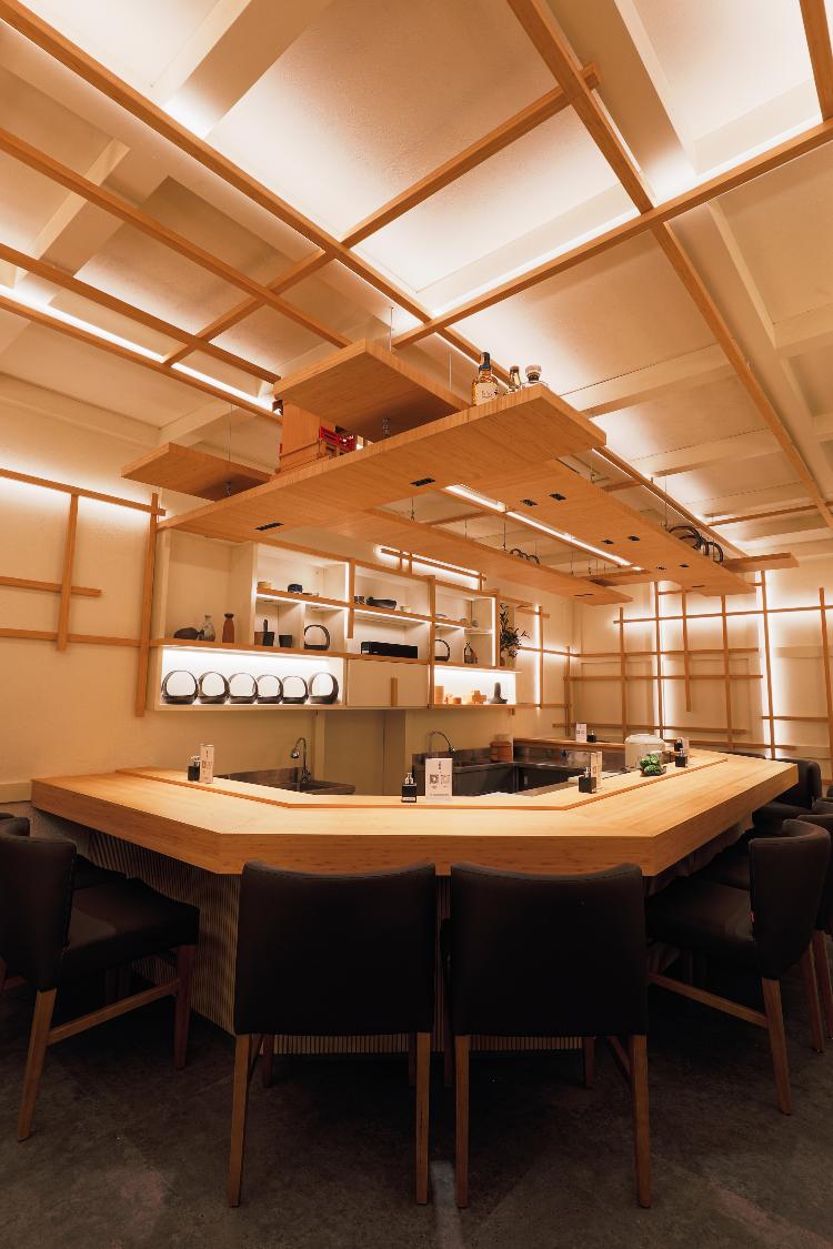 Using Aizonme Além do sushi e da Liberdade: o Japão brasileiro da chef do Aizomê