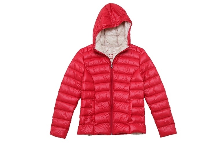 JAQUETA DE NÁILON: modelo vermelho com capuz, da Cantão. Preço: R$ 599. Informações: www.cantao.com.br | Preço e disponibilidade pesquisados em julho de 2015 e sujeitos a alterações - Divulgação