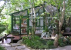 Em bairro nobre, casa tem jardim deslumbrante com gazebo para relaxar - Divulgação