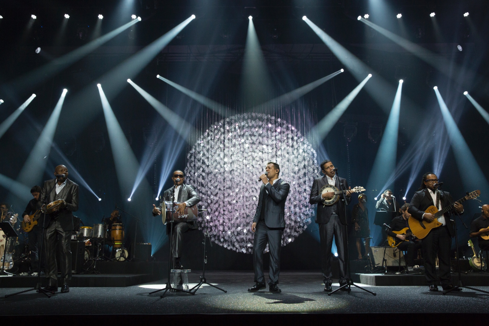 O grupo Revelação canta no "Globo de Ouro Palco VIVA Samba" - Marcelo Tabach/Divulgação