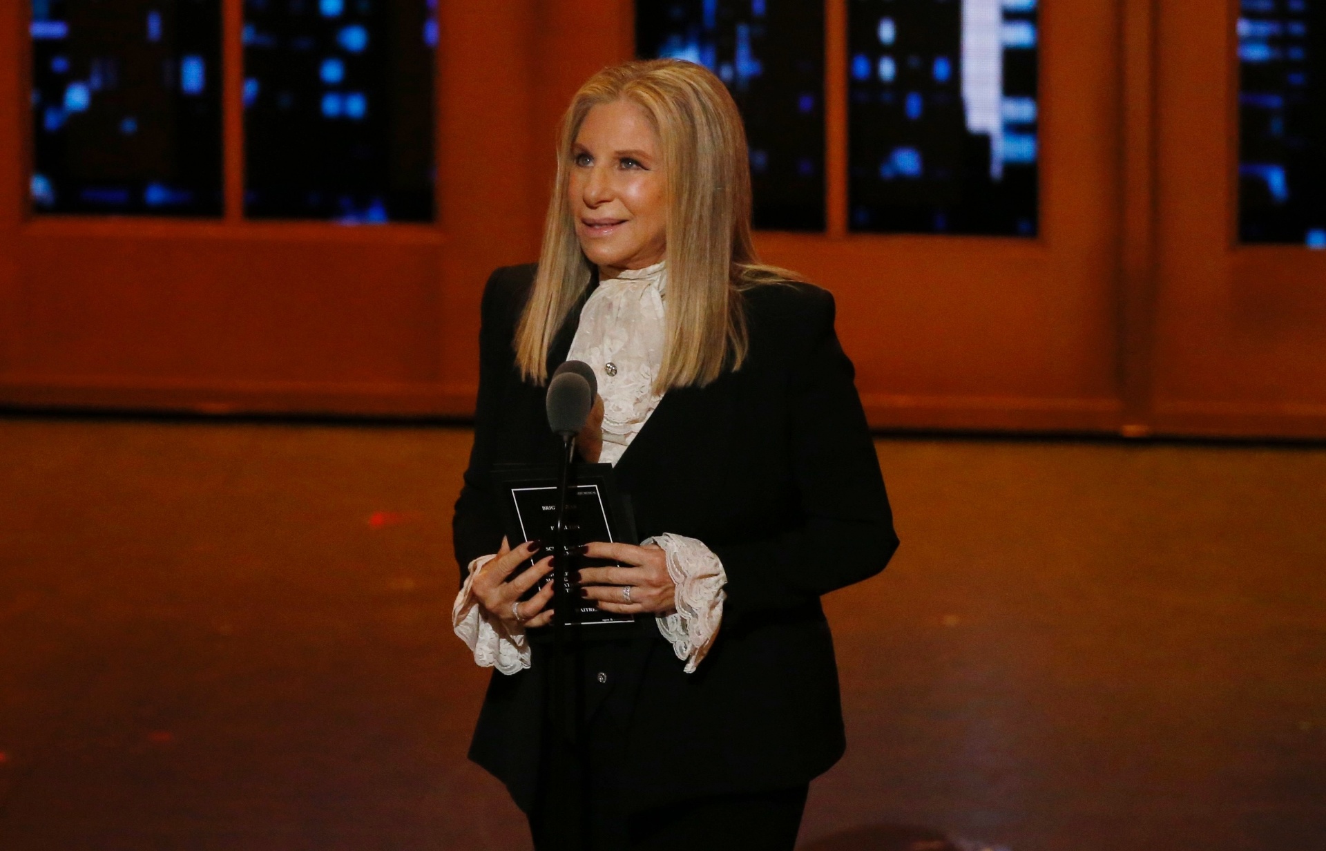 12.jun.2016 - Barbra Streisand apresenta indicados ao Tony Awards - Lucas Jackson/Reuters