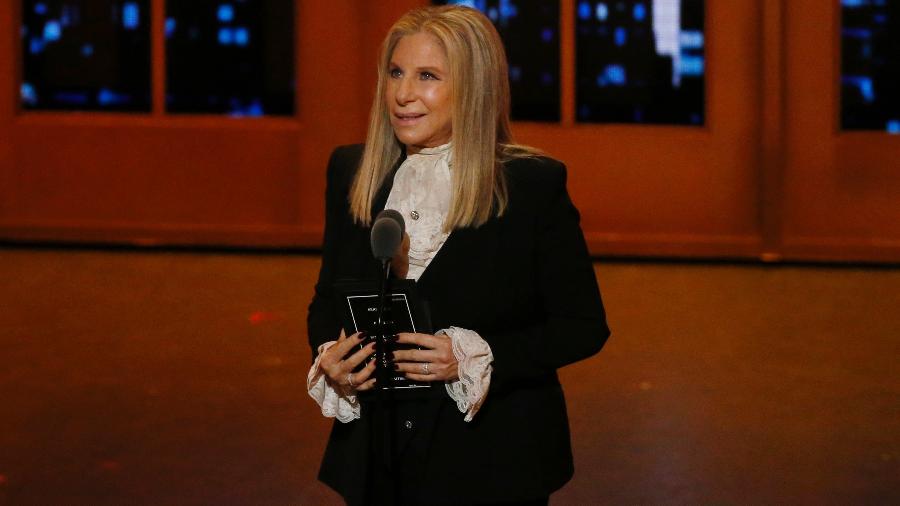 12.jun.2016 - Barbra Streisand apresenta indicados ao Tony Awards 