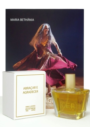 Kit vem com DVD e perfume que "transformou as notas musicais do show em aromas" - Divulgação - Divulgação