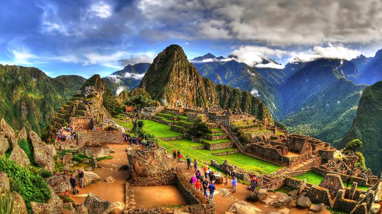 Machu Picchu: Considerada Patrimônio Histórico da Humanidade desde 1983, e um dos principais destinos turísticos do Peru, a cidade pré-colombiana possui uma localização delicada: ficar no topo de um vale, a 2400m de altitude. - Getty Images - Getty Images