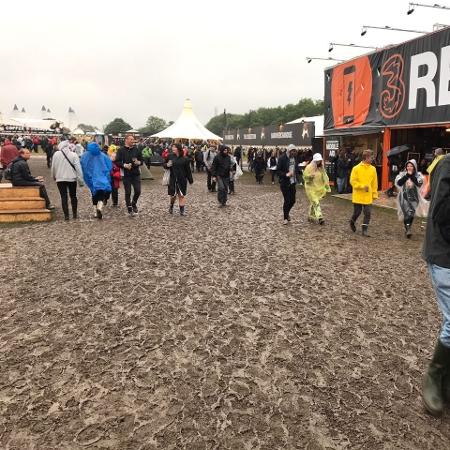 Após as chuvas do verão dinamarquês, lama toma conta do Festival de Roskilde - Felipe Branco Cruz/UOL - Felipe Branco Cruz/UOL