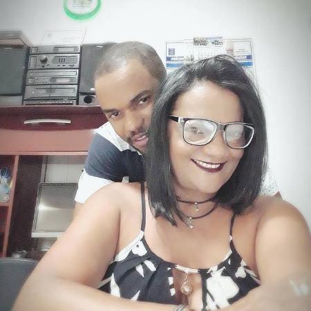 Angela Pereira e o marido Welton quase não dormem mais de madrugada para votar a favor do Kaysar  - Reprodução Facebook/angelapereira - Reprodução Facebook/angelapereira