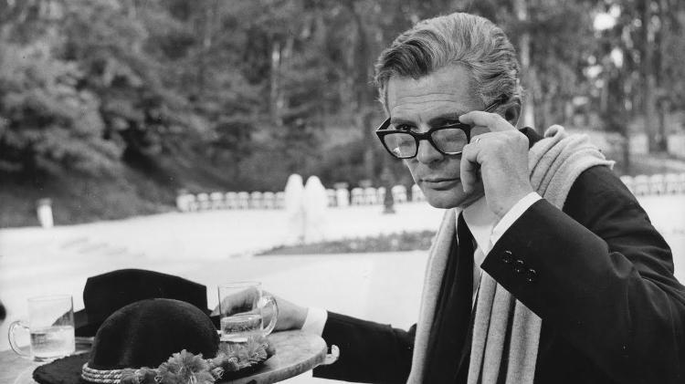 O ator Marcello Mastroianni em cena de "Oito e Meio" O ator Marcello Mastroianni em cena de "Oito e Meio"