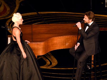 Lady Gaga e Bradley Cooper cantam "Shallow" no Oscar - Kevin Winter/Getty Images/AFP