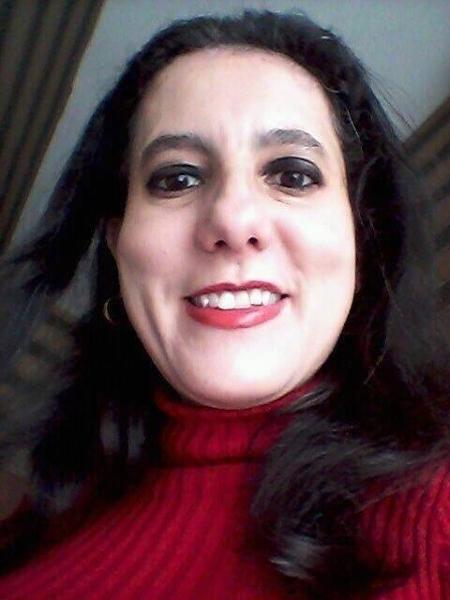A escritora e professora de dança Luciana Do Rocio Mallon, 44, de Curitiba (PR), achava, quando era adolescente, que era muito conservadora - Arquivo Pessoal