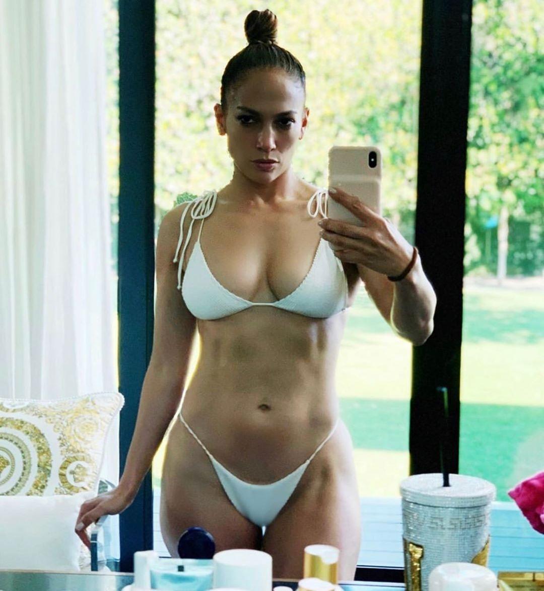 Jennifer Lopez surpreende com foto de biquíni e sem maquiagem: "Relaxada" -  16/02/2020 - UOL Entretenimento