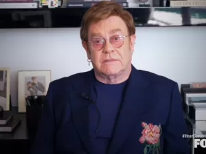 Elton John revela que perdeu visão de um olho por causa de infecção